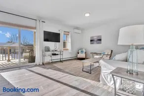 Ocean Breeze Haven - Short walk from Crescent Beac - Image 3