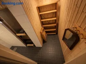 Spacious central guest floor with sauna and private entrance - Image 1
