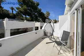 Relaxing Family Retreat with Stunning Golf Views - Image 2