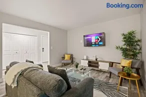 Beautiful Apartment with Modern Design - Image 2