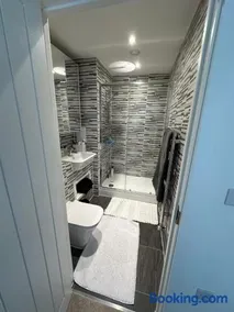 Stylish Flat 2 Bed Near Bluewater Mall Dartford - Image 5