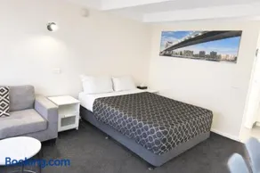 Charles Sturt Motor Inn - Image 2
