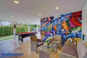 The Palms Villa with Cinema, Game Table, Pool, Jacuzzi , Giant Chess, 8 Beds - Image 1