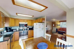 2 Bed 1 Bath Vacation home in Seaside - Image 4