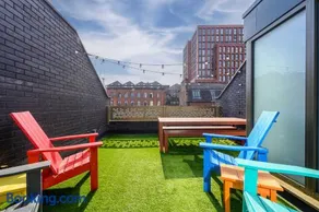 Free Parking Roof Terrace Luxury Townhouse - Image 5