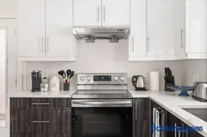 Sleek Coach House with Designer Kitchen - Sleeps 7 - Image 4