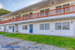 Charming condo w/ lake access, dock, WiFi & mountain views - Image 5