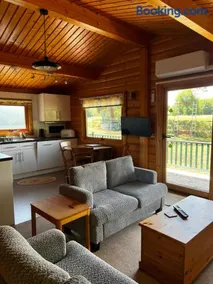 Woodmans Lodge - Image 1