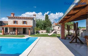Beautiful Home in Divsici With Wifi and 2 Bedrooms - Image 3