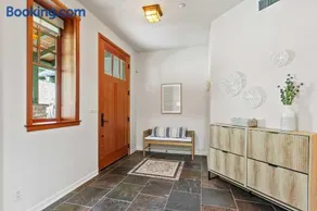 Calm Coastal Retreat in Avila Beach - Image 3