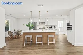 Serene 4BR w Open Layout Close to Galleria & DFW - Image 2