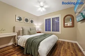 10 min walk to the beach, hot tub and pool table - Dolphin - Image 2