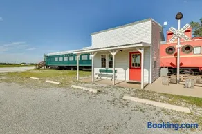 Charming Converted Railcar Studio in Joplin! - Image 1