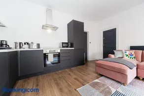 Coastline Villas - Heart of Redcar 1 & 2 Bed Apartments, ideal for contractors and holidayers - Image 3