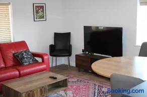 Exeter, Modern 3 double bedrooms, 3 bathrooms, with free parking - Image 1
