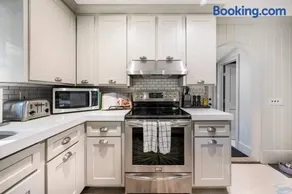 Exquisite Bedford Lux Retreat. - Image 4