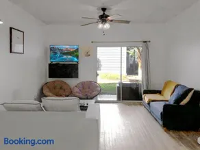 Garden Level 1BR condo, Central Luxury Suite - Image 3