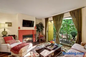 Downtown Redmond Townhouse by Stay Rested - Image 1