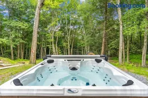 Cabin Oasis - Nestled in the Woods Seclusion - Image 2