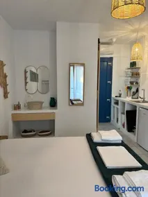 7Olives Emerald Boutique Apartment - Image 2