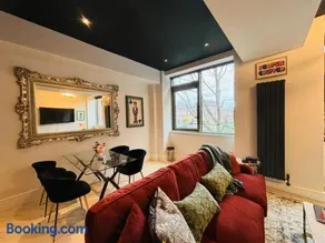 Modern New Build Flat Just 300m -Tube Station - Image 3