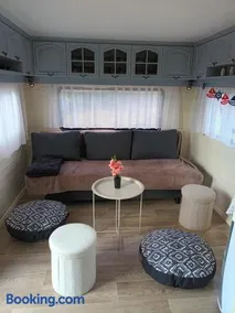CHILLY WILLY Retro Caravan - Image 4