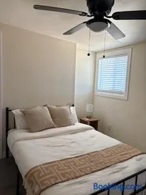 Private Room- Separate Entrance & Ensuite Bath - Image 2