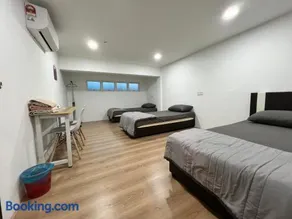 K SUITES HOTEL - Image 2