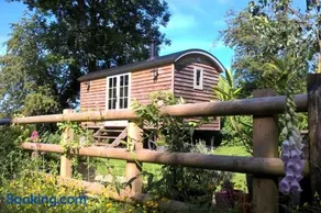 Duck Hut - Image 1