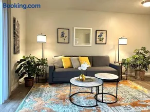 Cozy One-Bedroom Haven with Big Balcony - Image 2
