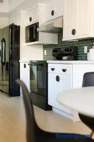 Next Getaway Home-3 Rooms, 4 Bed, 2 Bath, Backyard - Image 4