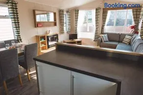 Premium Chalet at Newquay Away Resorts MV7 - Image 3