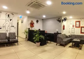 Hotel A P S Townhouse - Image 4