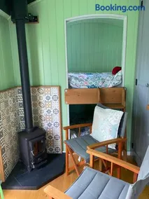 Jasmine The Shepherd Hut - Image 5