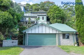 Bay and Beachside Family Retreat - Image 5