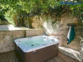 Joli Coin De Verdure Avec Piscine - Image 2