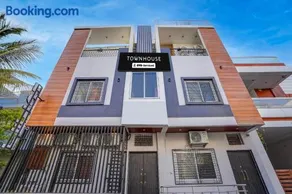 Super Townhouse Iskcon Temple Ujjain Formerly Hotel Ramashray Palace - Image 1