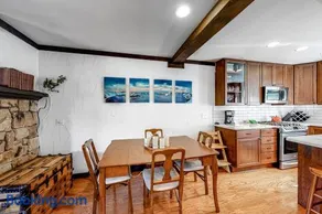 Ski getaway with amazing mountain views fireplace pool & river path access - Image 3