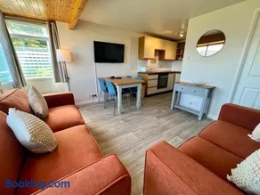 Beach Cottage 6 - Bright & Modern By the Sea - Image 3