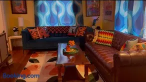 Atomic Prairie Funky 3-Bedroom near Downtown WHOLE HOUSE - Image 1
