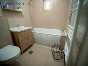 L&R Modern Apartment - Image 3