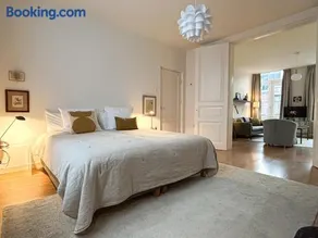 B&B Alexander - Image 1