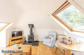 The Mews - a cottage with a spectacular lake view - Image 2