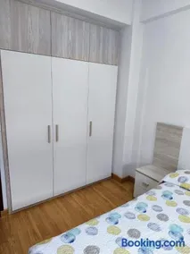 Piso céntrico con balcón en Santoña - Image 2
