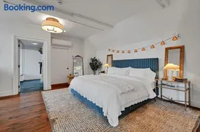 The Boat House- Water Views, Sunsets, soaker jacuzzi - Image 5