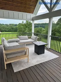 4-bedroom Lake house in Twin Creeks Winchester TN with Lakeview's, hot tub, pool - Image 1