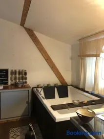 Cosy Cabane Boise solaire, Balneo bath et toilette seche a la Ferme - Image 1