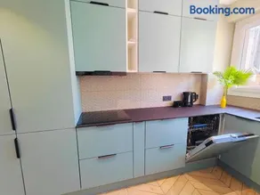Paris Queen Suite with Aircondition - Image 3