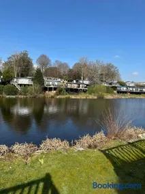 Lazy Lake Lodge, Glan Gwna, Snowdonia - Image 4
