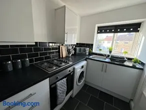 Comfy 1 BR Apartment - Sleeps 2 with Free Parking! - Image 5